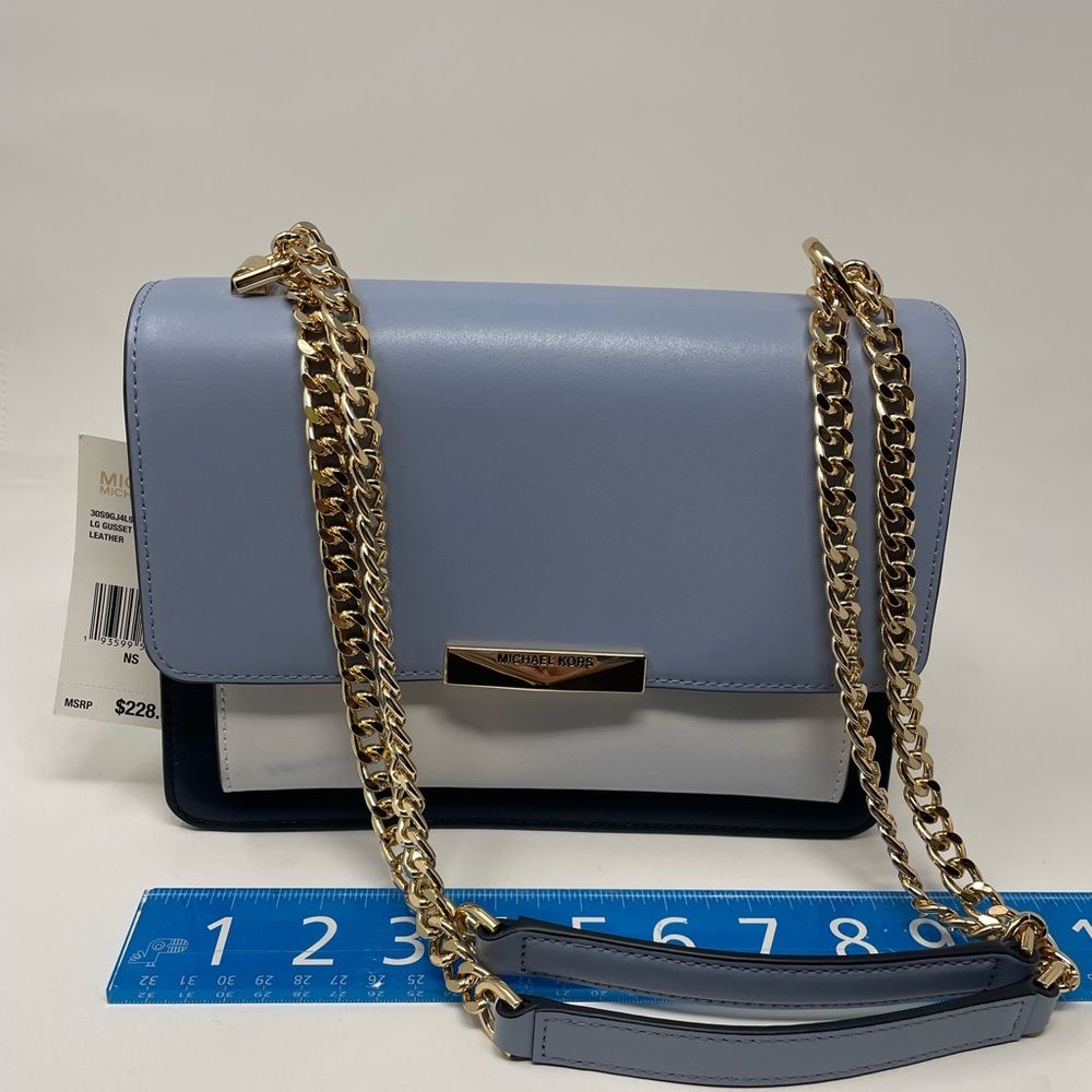 Michael Kors Jade Large Gusset Shoulder Bag
Used In good condition.